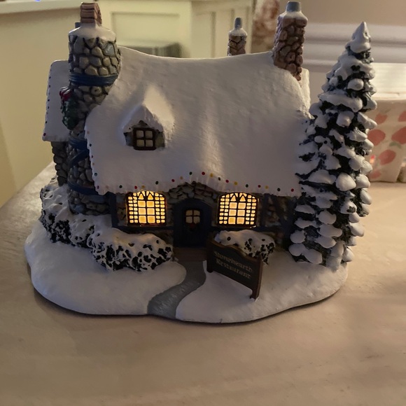 THOMAS KINKADE LIGHT UP CHRISTMAS HOUSE - Picture 1 of 7